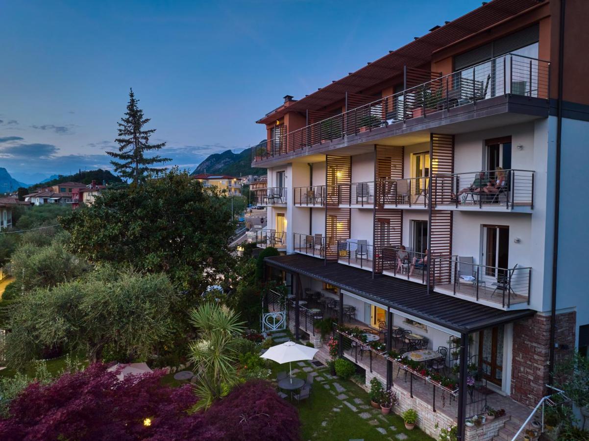 Eco Hotel Ariston Мальчезине Экстерьер фото