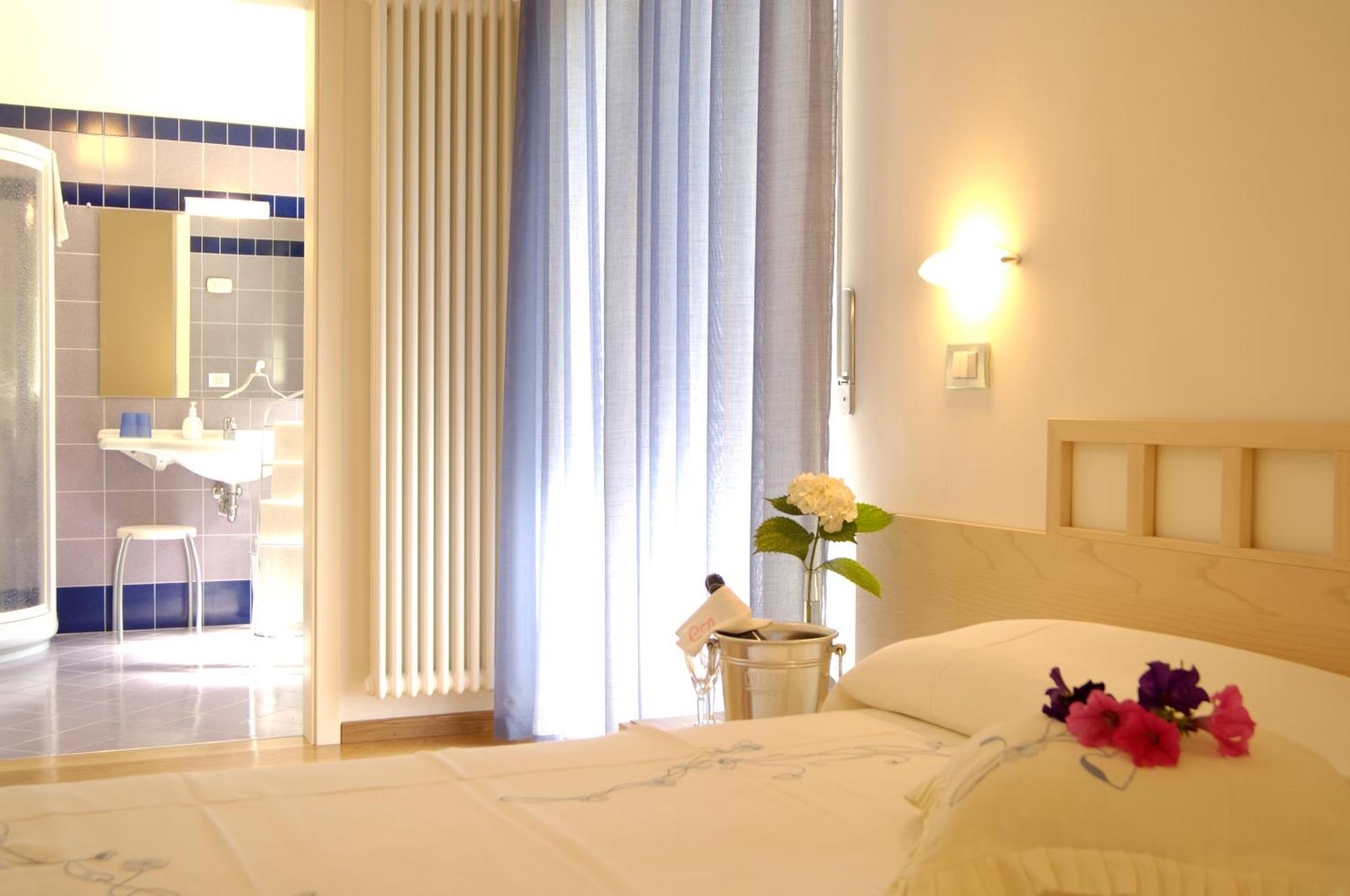 Eco Hotel Ariston Мальчезине Экстерьер фото